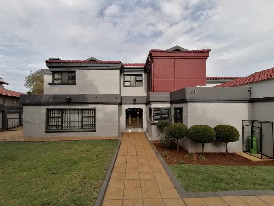 5 Bedroom Property for Sale in Safari Gardens North West